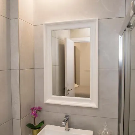 Апартаменты Skin Suites-luxury Living *